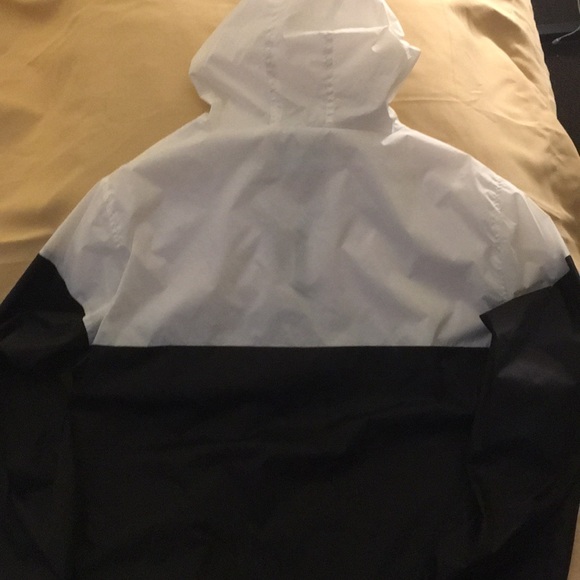 Men’s windbreaker - Picture 3 of 3